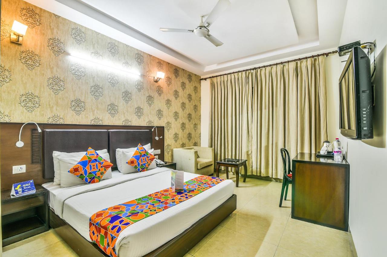Hotel Alpine Tree Нью-Дели Экстерьер фото